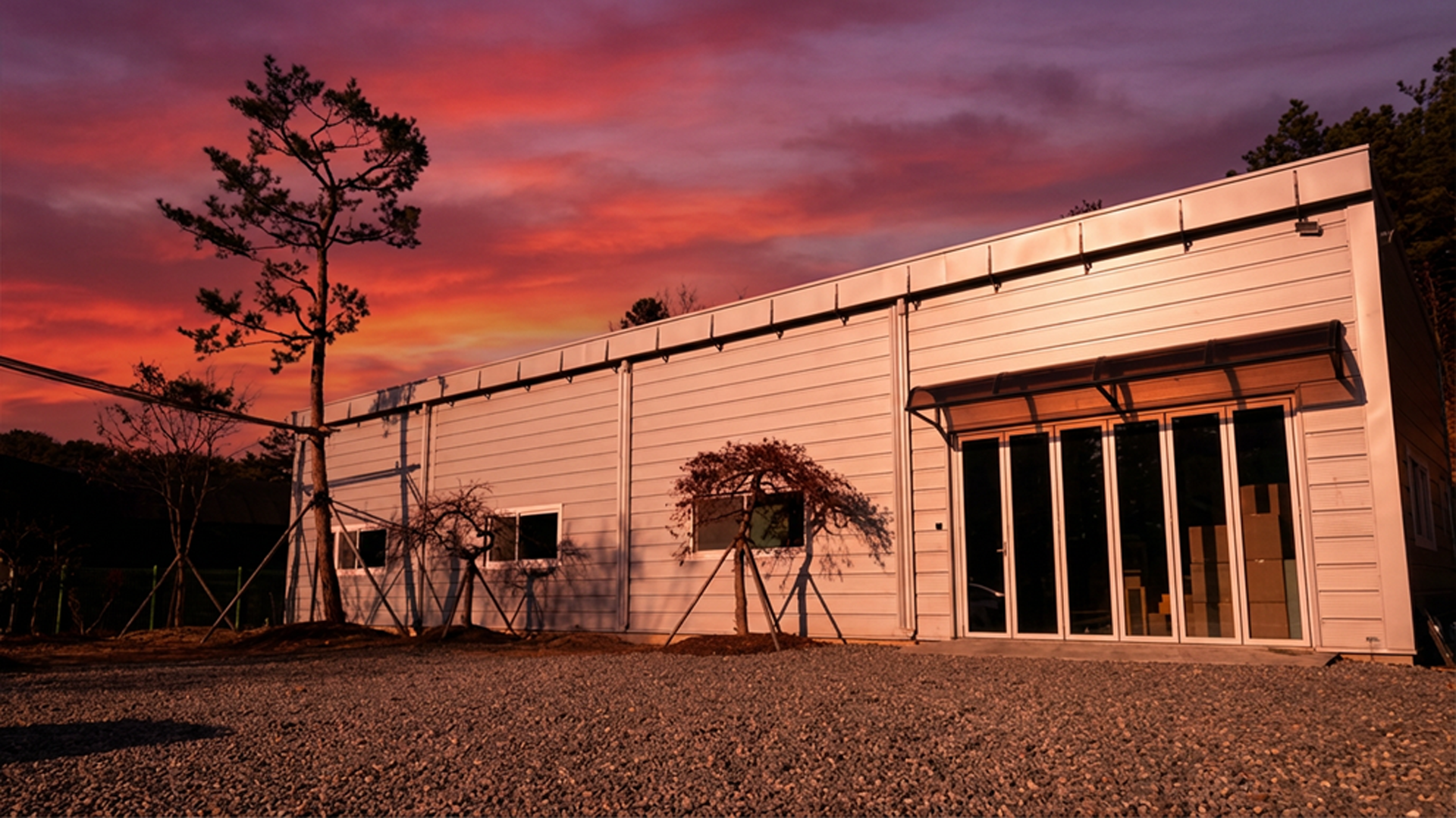 OTAKUS ARCHIVE 제작 공장